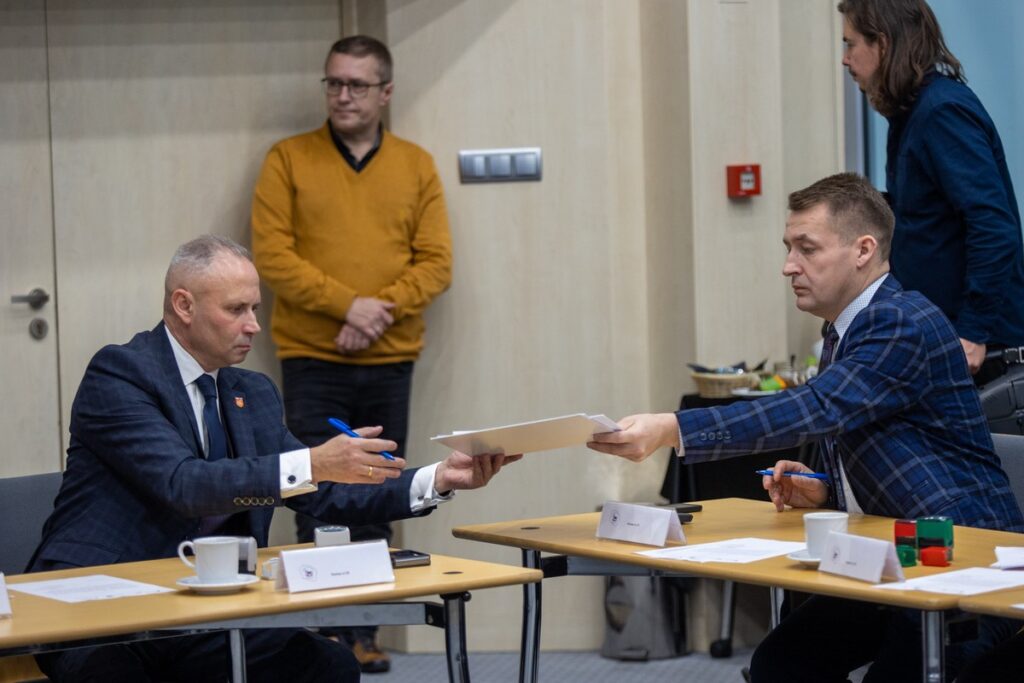 Podpisanie porozumień w sprawie udziału w projekcie „Dwujęzyczne przedszkolaki”, fot. Mikołaj Kuras dla UMWKP