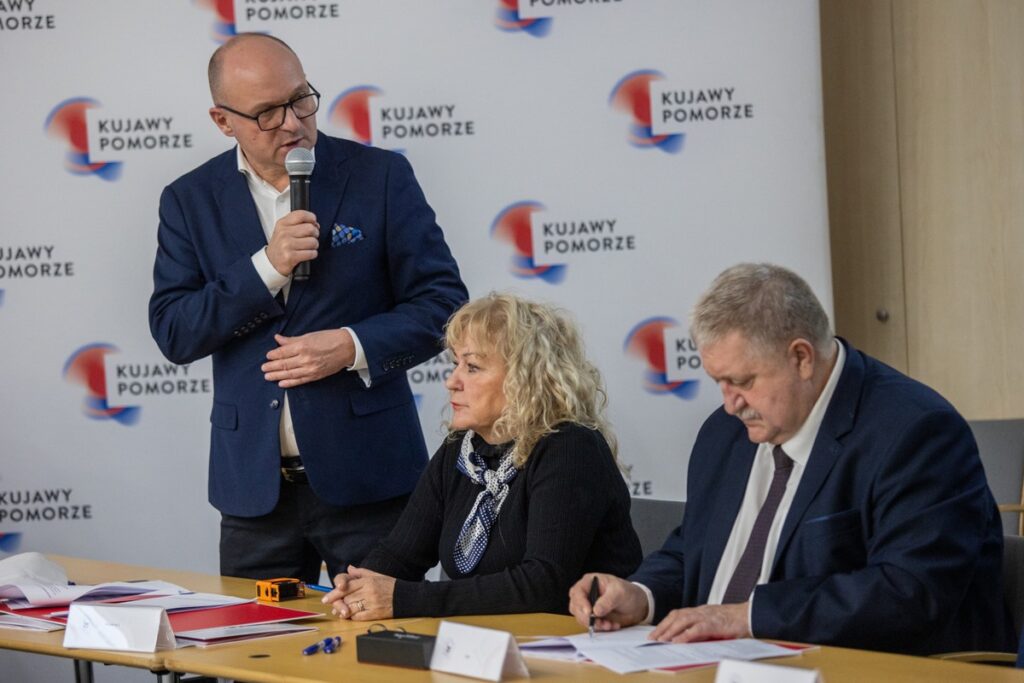 Podpisanie porozumień w sprawie udziału w projekcie „Dwujęzyczne przedszkolaki”, fot. Mikołaj Kuras dla UMWKP