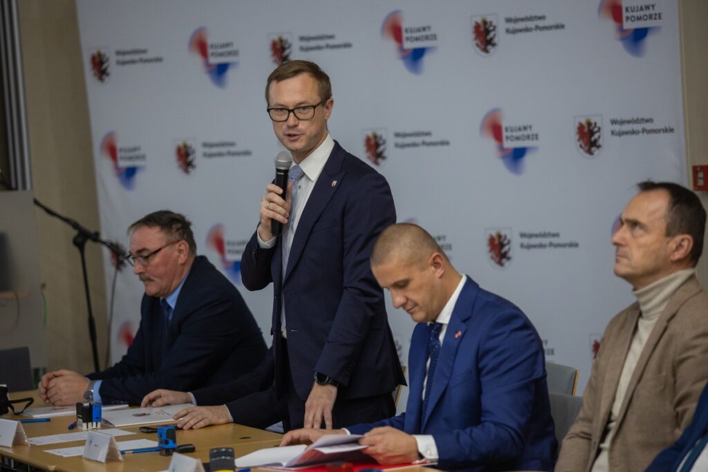 Podpisanie porozumień w sprawie udziału w projekcie „Dwujęzyczne przedszkolaki”, fot. Mikołaj Kuras dla UMWKP