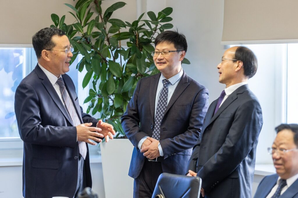 Spotkanie z oficjalną delegacją chińskiej prowincji Hubei, fot. Szymon Zdzebło/tarantoga.pl dla UMWKP