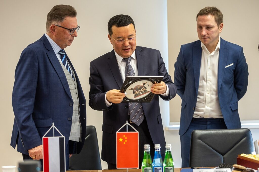 Spotkanie z oficjalną delegacją chińskiej prowincji Hubei, fot. Szymon Zdzebło/tarantoga.pl dla UMWKP