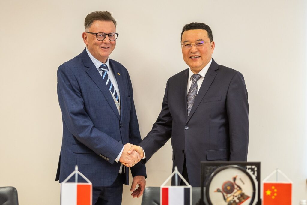 Spotkanie z oficjalną delegacją chińskiej prowincji Hubei, fot. Szymon Zdzebło/tarantoga.pl dla UMWKP