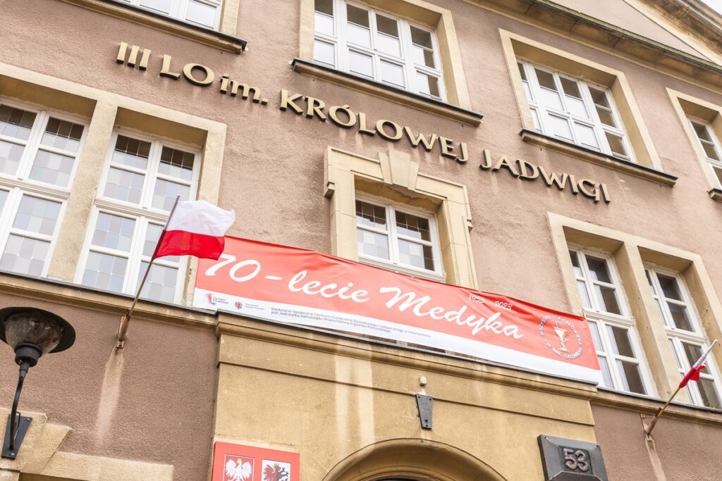 23.11.2023 - 70-lecie Medyczno-Społecznego Centrum Kształcenia Zawodowego i Ustawicznego w Inowrocławiu, fot. Szymon Zdziebło tarantoga.pl