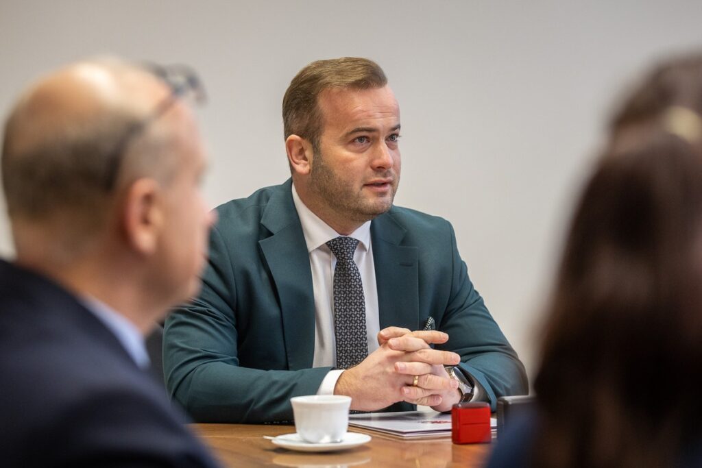 Podpisanie porozumień OPPT Świecia i OPPT Powiatu Mogileńskiego, fot. Szymon Zdziebło/tarantoga.pl dla UMWKP