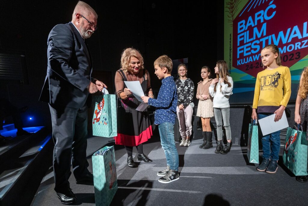 Wręczenie nagród w IV Barć Film Festiwal w Barcinie, fot. Szymon Zdziebło/tarantoga.pl dla UMWKP