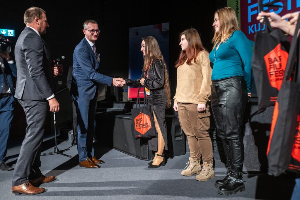 Wręczenie nagród w IV Barć Film Festiwal w Barcinie, fot. Szymon Zdziebło/tarantoga.pl dla UMWKP