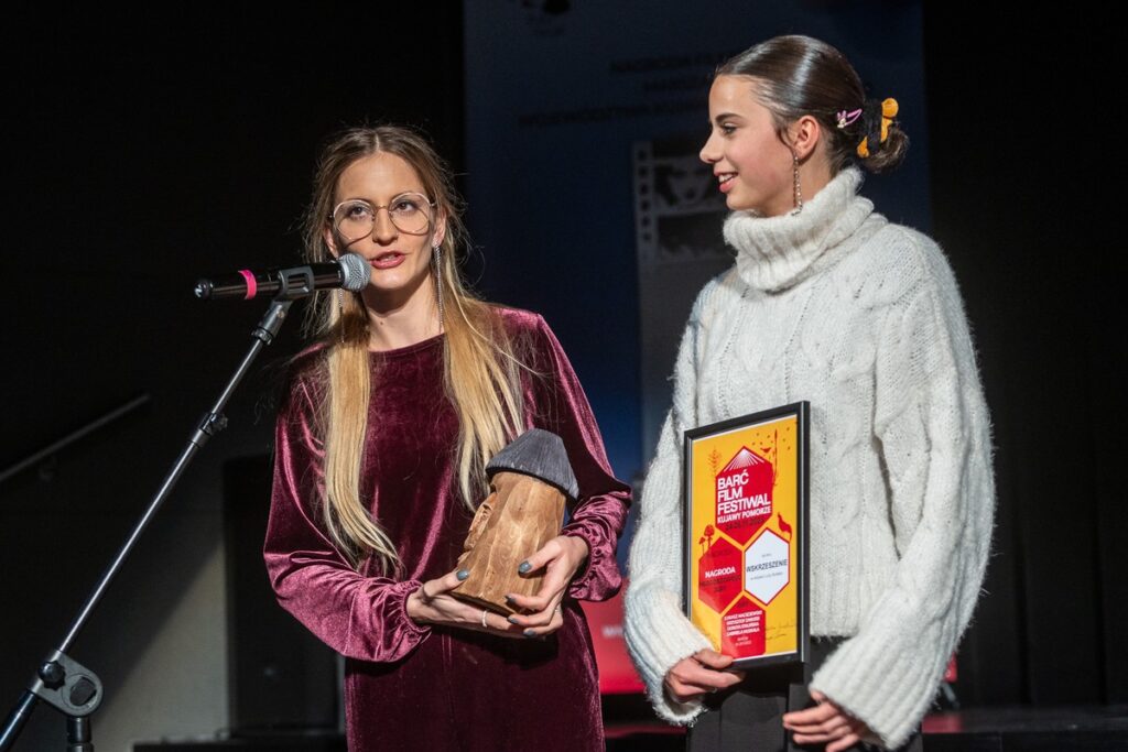 Wręczenie nagród w IV Barć Film Festiwal w Barcinie, fot. Szymon Zdziebło/tarantoga.pl dla UMWKP