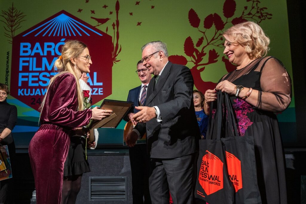 Wręczenie nagród w IV Barć Film Festiwal w Barcinie, fot. Szymon Zdziebło/tarantoga.pl dla UMWKP