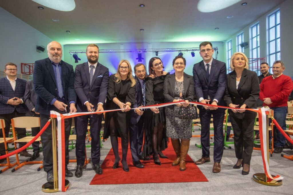 Otwarcie sali sportowej w Zbrachlinie fot. Mikołaj Kuras dla UMWKP