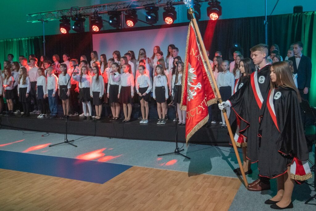 Otwarcie sali sportowej w Zbrachlinie fot. Mikołaj Kuras dla UMWKP