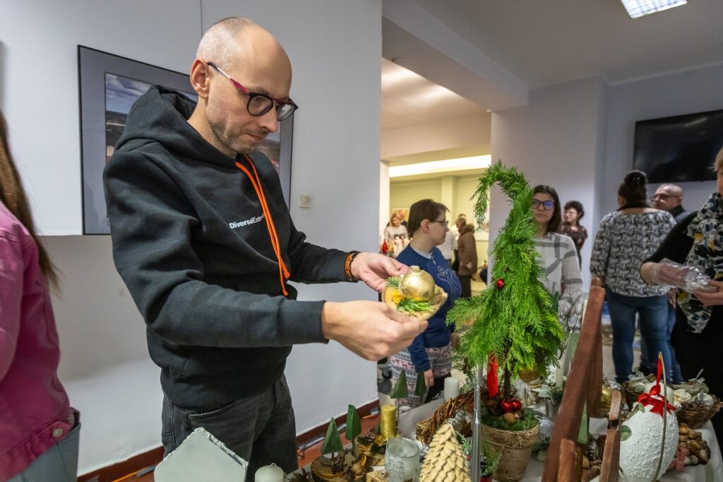„My też potrafimy” –przedświąteczna wystawa rękodzieła, fot. Szymon Zdziebło/tarantoga.pl dla UMWKP