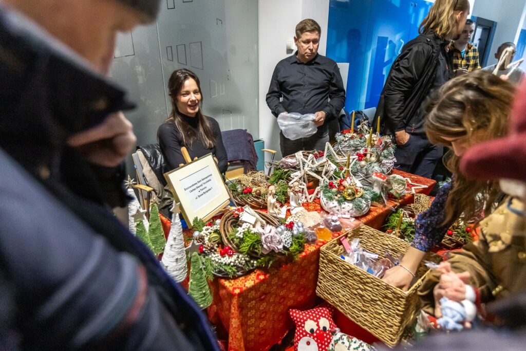 „My też potrafimy” –przedświąteczna wystawa rękodzieła, fot. Szymon Zdziebło/tarantoga.pl dla UMWKP