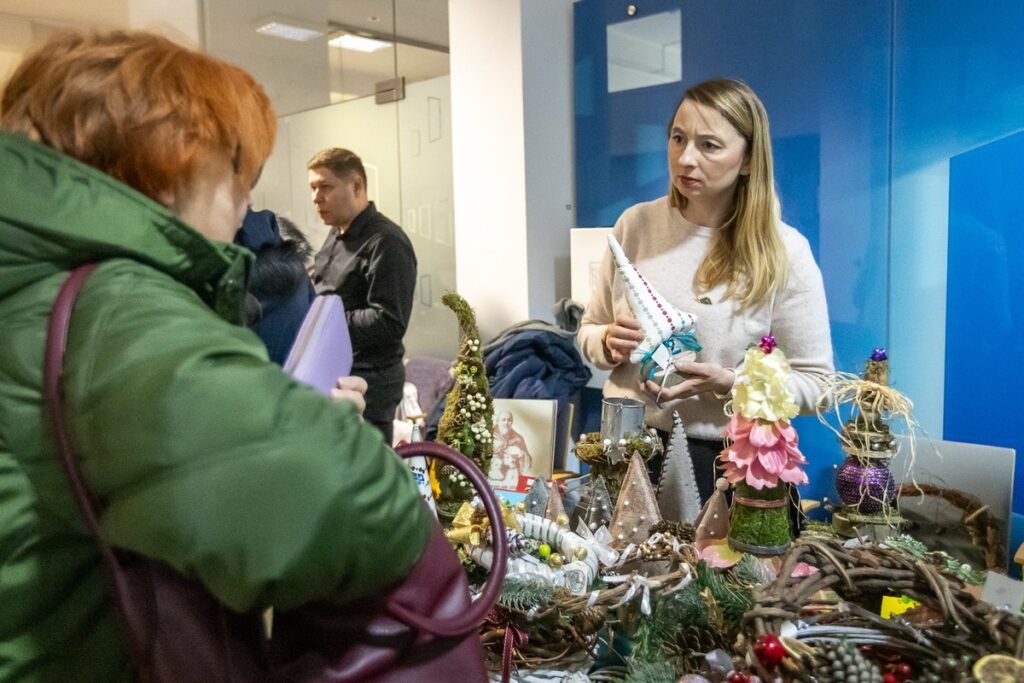 „My też potrafimy” –przedświąteczna wystawa rękodzieła, fot. Szymon Zdziebło/tarantoga.pl dla UMWKP