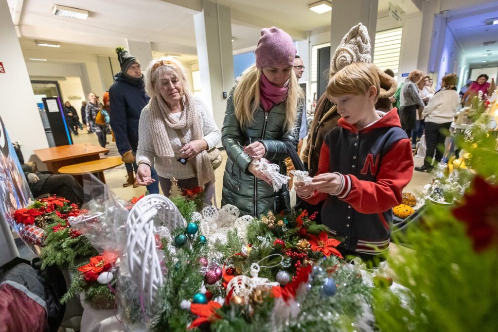 „My też potrafimy” –przedświąteczna wystawa rękodzieła, fot. Szymon Zdziebło/tarantoga.pl dla UMWKP