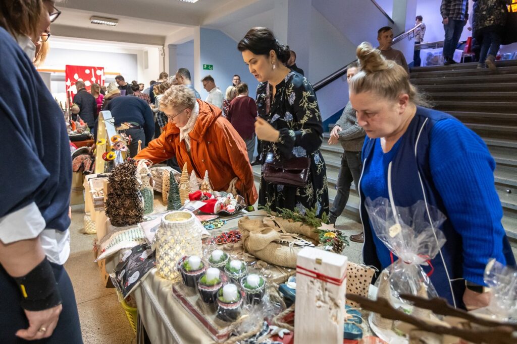„My też potrafimy” –przedświąteczna wystawa rękodzieła, fot. Szymon Zdziebło/tarantoga.pl dla UMWKP