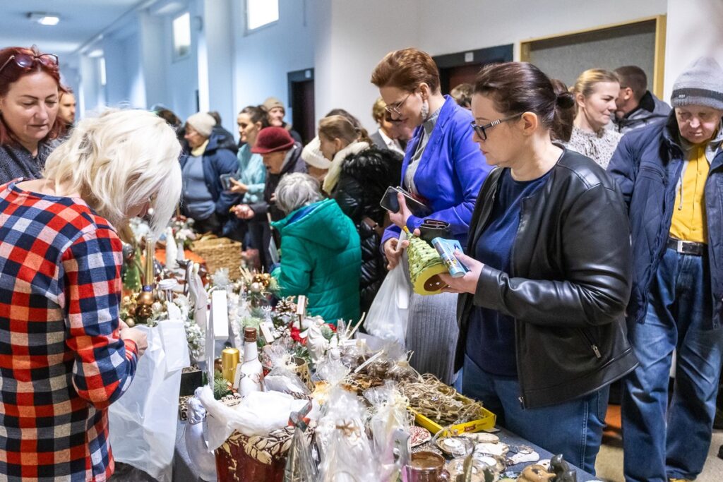 „My też potrafimy” –przedświąteczna wystawa rękodzieła, fot. Szymon Zdziebło/tarantoga.pl dla UMWKP