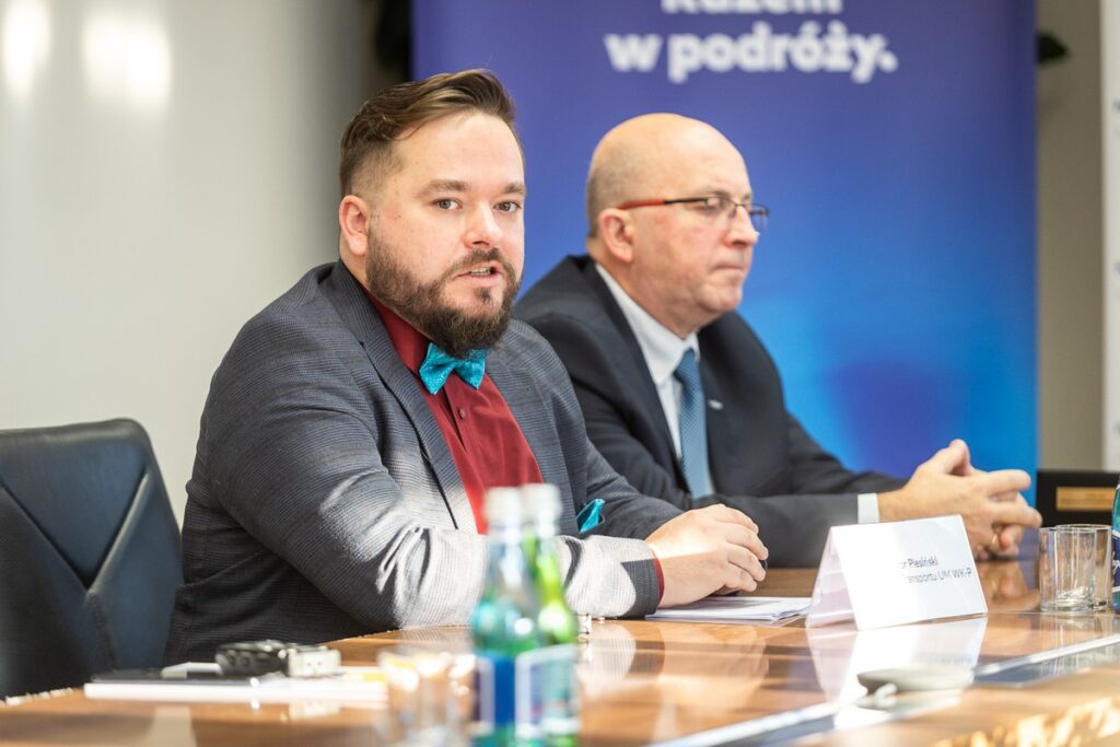 Konferencja prasowa na temat nowego rozkładu jazdy i podpisanie listu intencyjnego w sprawie pociągów do Ciechocinka, fot. Szymon Zdzieblo/tarantoga.pl dla UMWKP