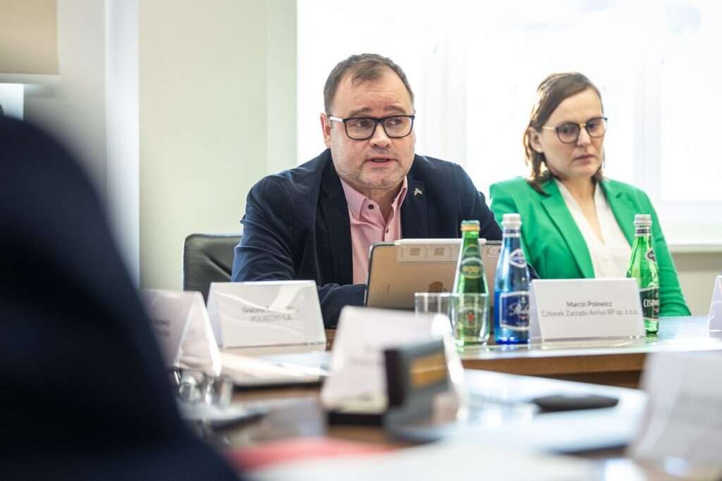 Konferencja prasowa na temat nowego rozkładu jazdy i podpisanie listu intencyjnego w sprawie pociągów do Ciechocinka, fot. Szymon Zdzieblo/tarantoga.pl dla UMWKP