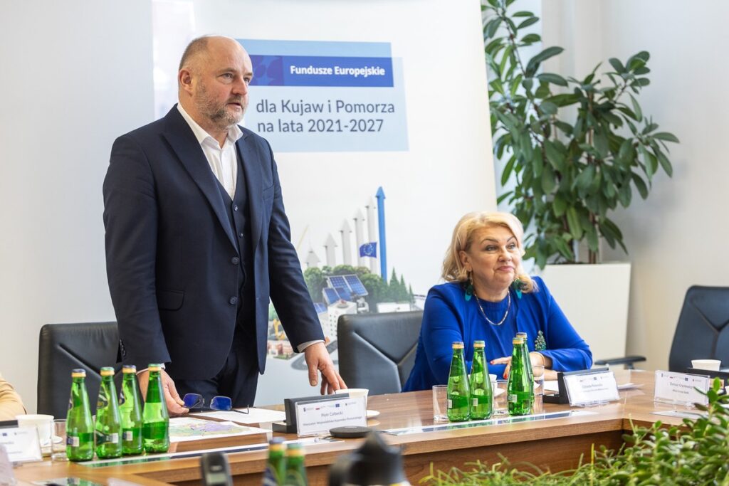 Podpisanie porozumień z OPPT Powiatu Lipnowskiego, Sępólna Krajeńskiego i Nakła nad Notecią, fot. Szymon Zdziebło/tarantoga.pl dla UMWKP