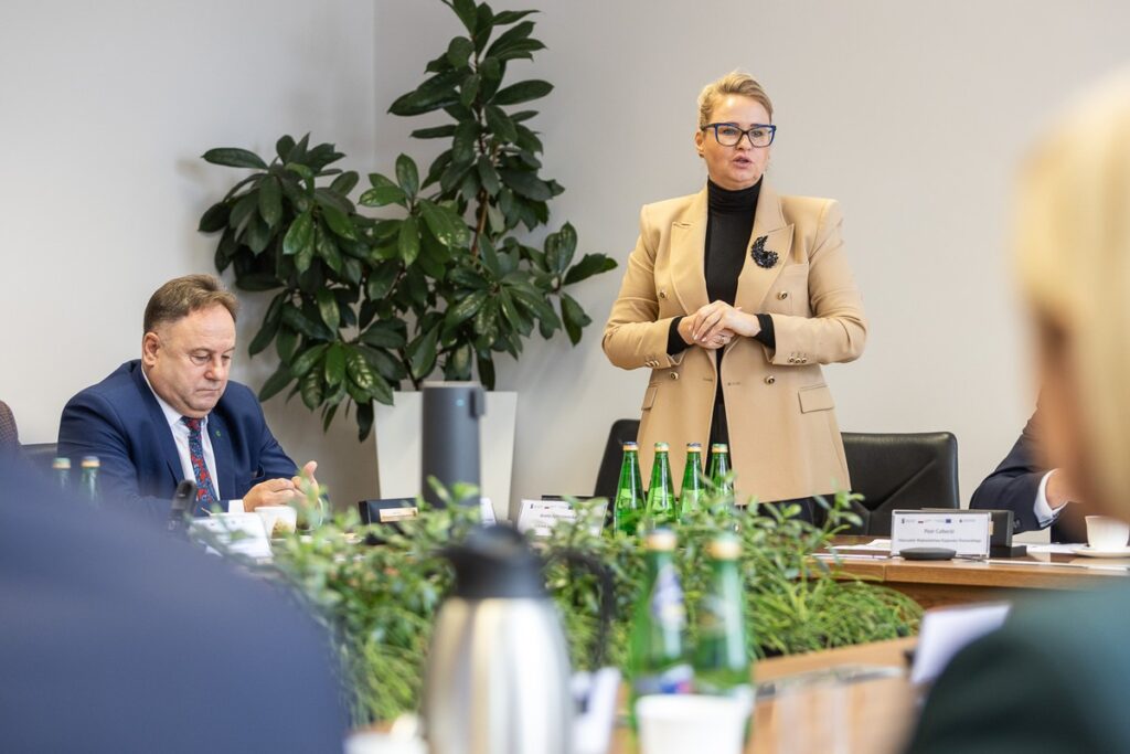 Podpisanie porozumień z OPPT Powiatu Lipnowskiego, Sępólna Krajeńskiego i Nakła nad Notecią, fot. Szymon Zdziebło/tarantoga.pl dla UMWKP