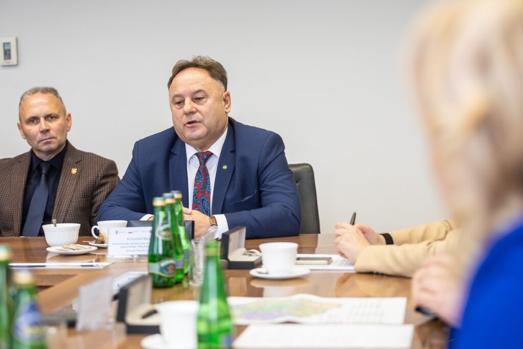 Podpisanie porozumień z OPPT Powiatu Lipnowskiego, Sępólna Krajeńskiego i Nakła nad Notecią, fot. Szymon Zdziebło/tarantoga.pl dla UMWKP