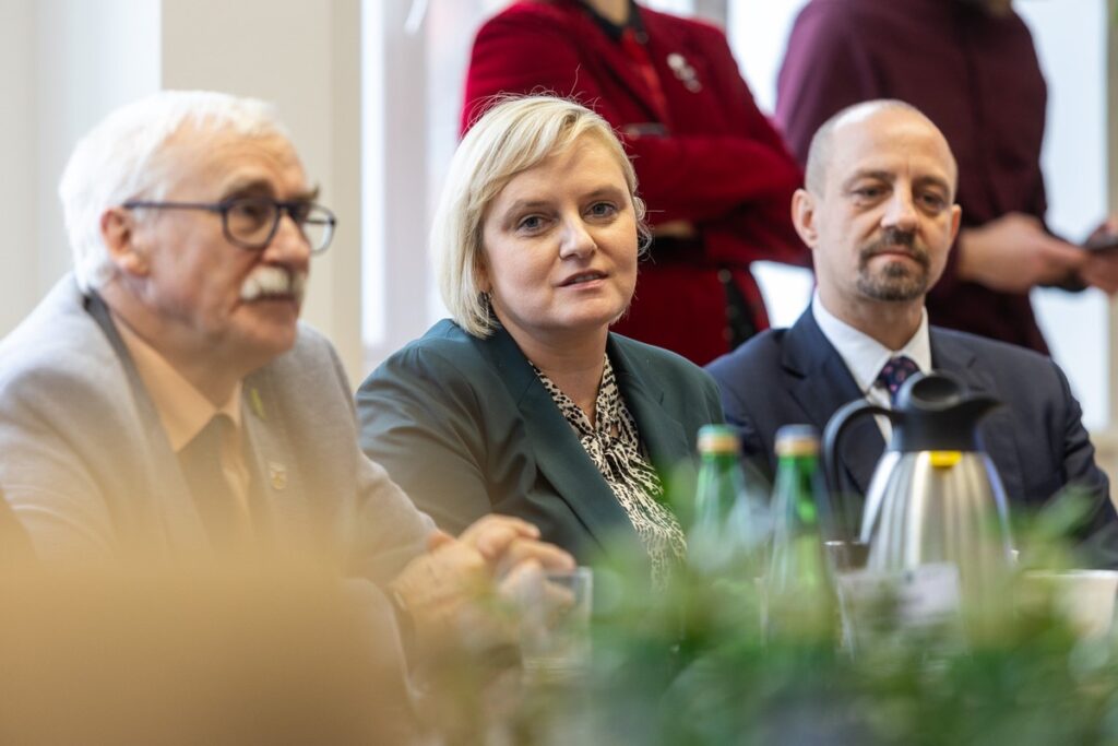 Podpisanie porozumień z OPPT Powiatu Lipnowskiego, Sępólna Krajeńskiego i Nakła nad Notecią, fot. Szymon Zdziebło/tarantoga.pl dla UMWKP