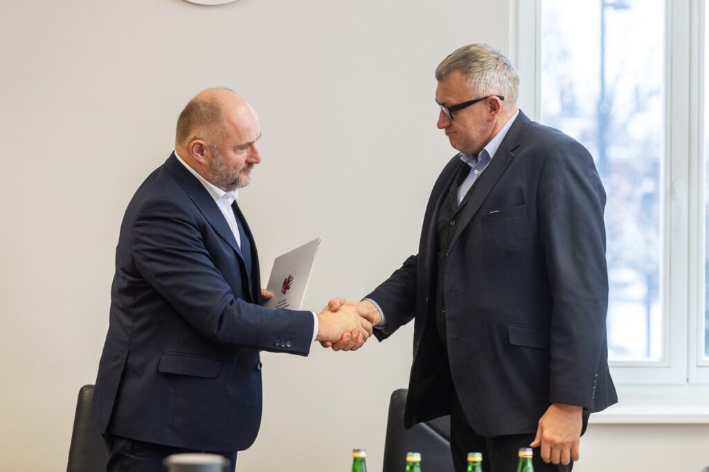 Podpisanie porozumień z OPPT Powiatu Lipnowskiego, Sępólna Krajeńskiego i Nakła nad Notecią, fot. Szymon Zdziebło/tarantoga.pl dla UMWKP