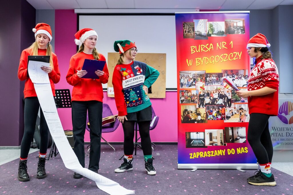 Mikołajkowa akcja „Anioły do mnie wysyłaj” w bydgoskim szpitalu dziecięcym, fot. Tomasz Czachorowski, eventphoto.com.pl dla UMWKP