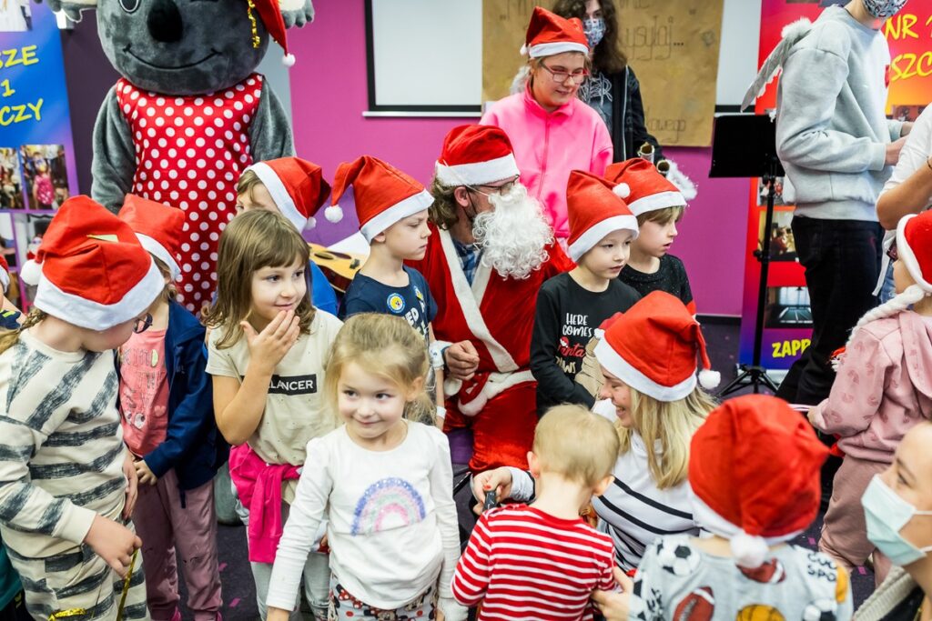 Mikołajkowa akcja „Anioły do mnie wysyłaj” w bydgoskim szpitalu dziecięcym, fot. Tomasz Czachorowski, eventphoto.com.pl dla UMWKP