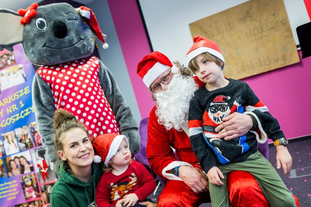 Mikołajkowa akcja „Anioły do mnie wysyłaj” w bydgoskim szpitalu dziecięcym, fot. Tomasz Czachorowski, eventphoto.com.pl dla UMWKP