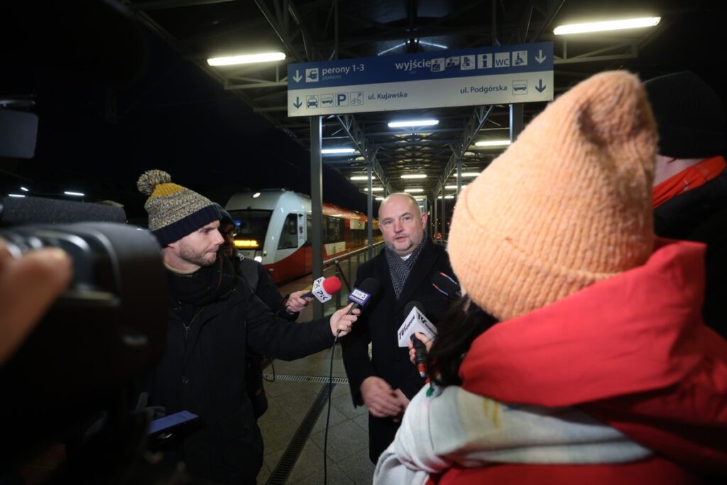 Przejazd inauguracyjny pociągu podmiejskiego Toruń – Czernikowo, fot. Mikołaj Kuras dla UMWKP