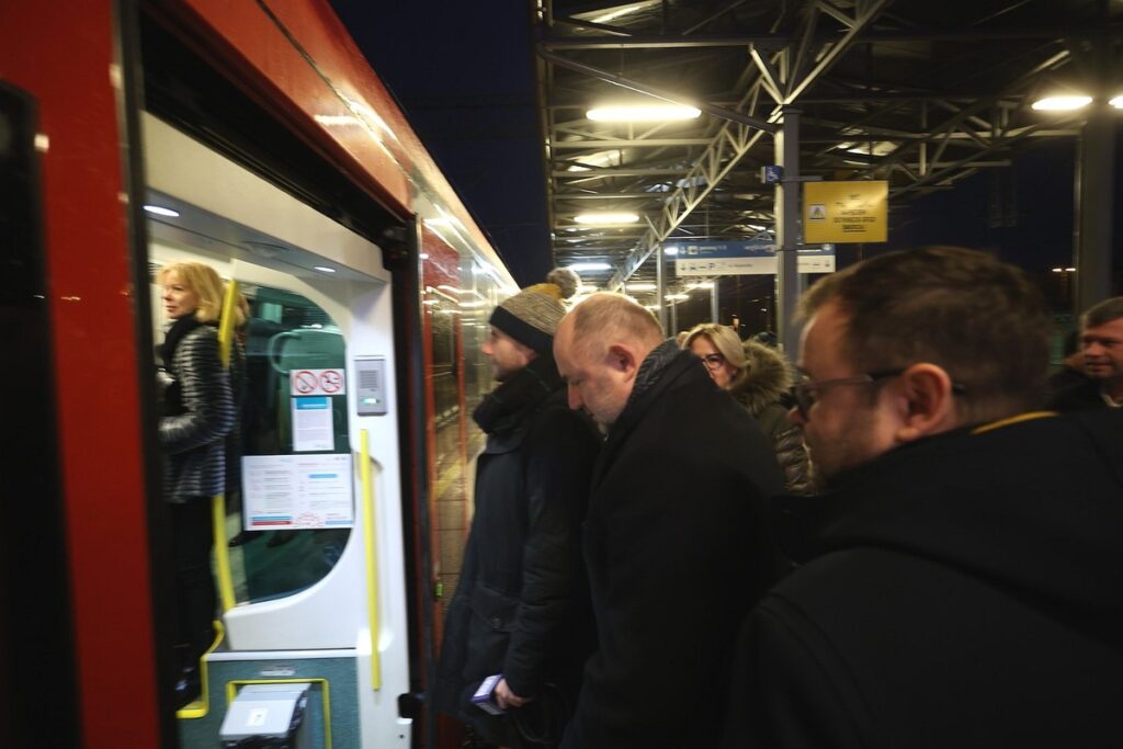 Przejazd inauguracyjny pociągu podmiejskiego Toruń – Czernikowo, fot. Mikołaj Kuras dla UMWKP