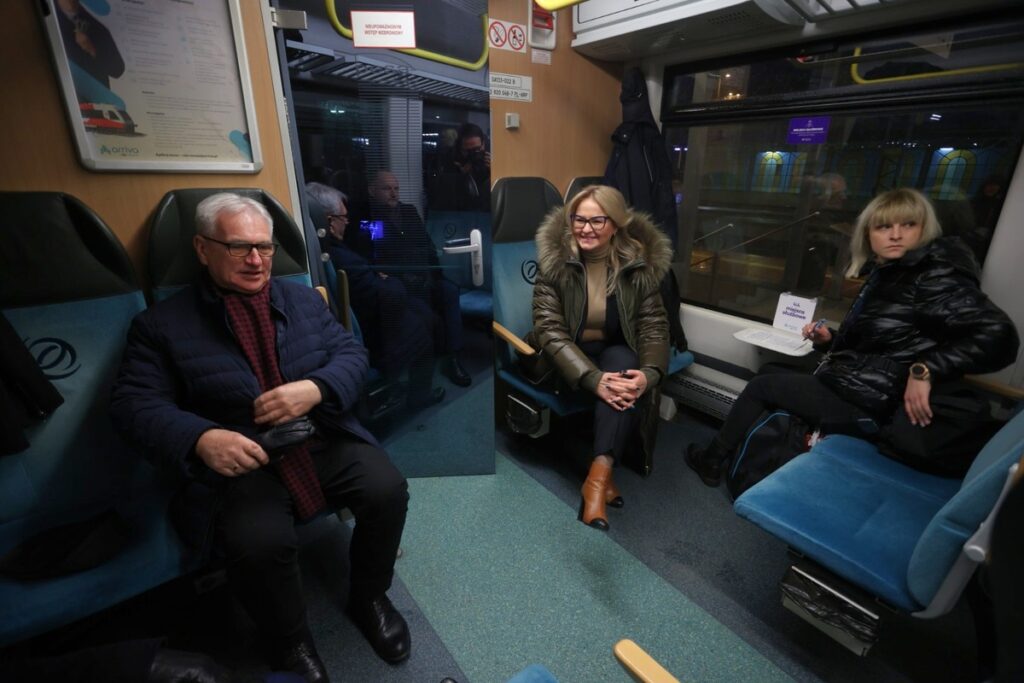 Przejazd inauguracyjny pociągu podmiejskiego Toruń – Czernikowo, fot. Mikołaj Kuras dla UMWKP