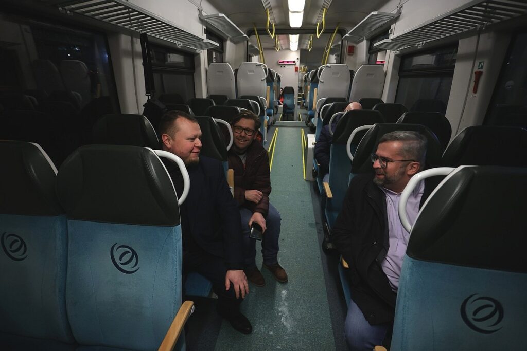 Przejazd inauguracyjny pociągu podmiejskiego Toruń – Czernikowo, fot. Mikołaj Kuras dla UMWKP