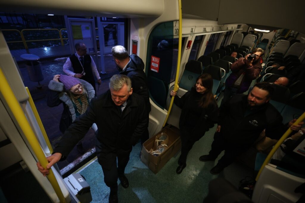 Przejazd inauguracyjny pociągu podmiejskiego Toruń – Czernikowo, fot. Mikołaj Kuras dla UMWKP