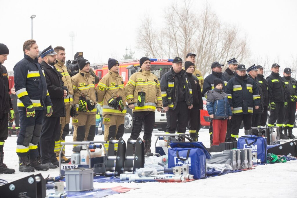 Przekazanie sprzętu jednostkom OSP w Łubiance, fot. Mikołaj Kuras dla UMWKP