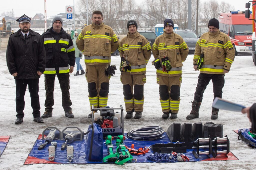 Przekazanie sprzętu jednostkom OSP w Łubiance, fot. Mikołaj Kuras dla UMWKP