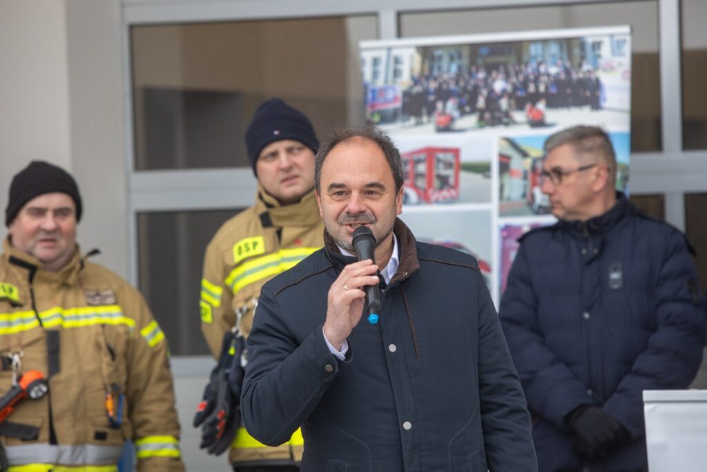 Przekazanie sprzętu jednostkom OSP w Łubiance, fot. Mikołaj Kuras dla UMWKP