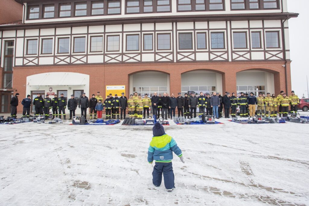 Przekazanie sprzętu jednostkom OSP w Łubiance, fot. Mikołaj Kuras dla UMWKP