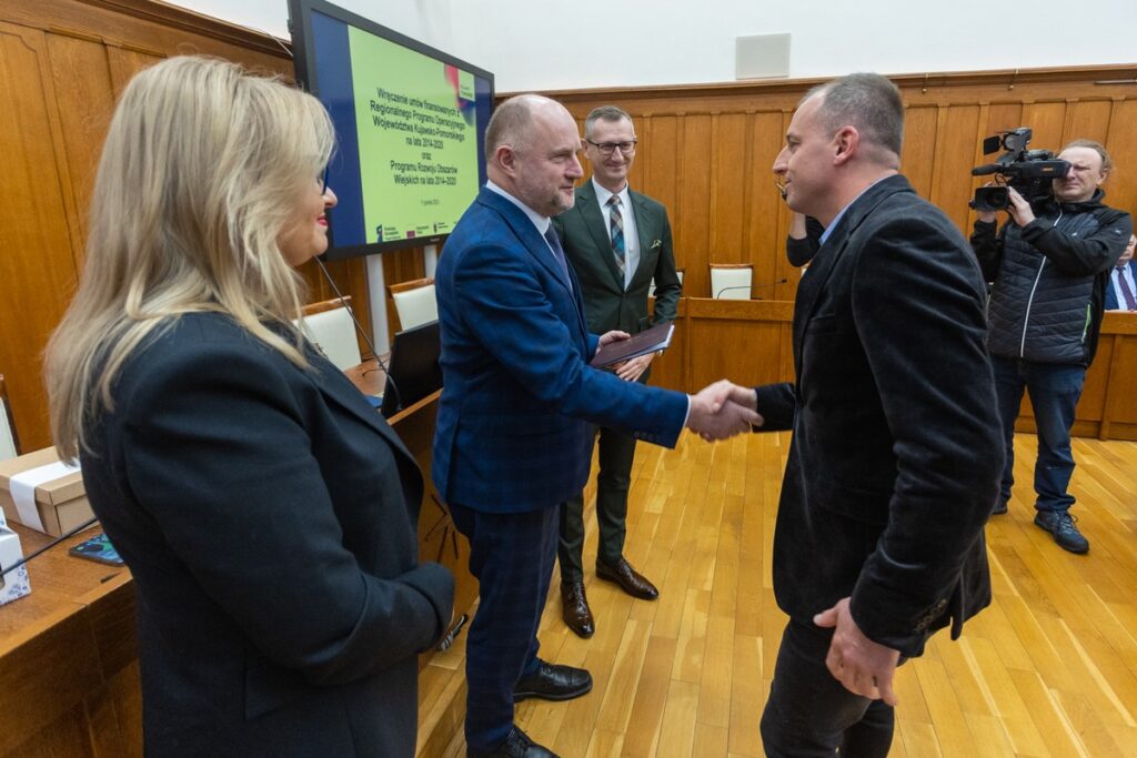 Wręczenie umów RPO i PROW, 11 grudnia 2023, fot. Mikołaj Kuras dla UMWKP