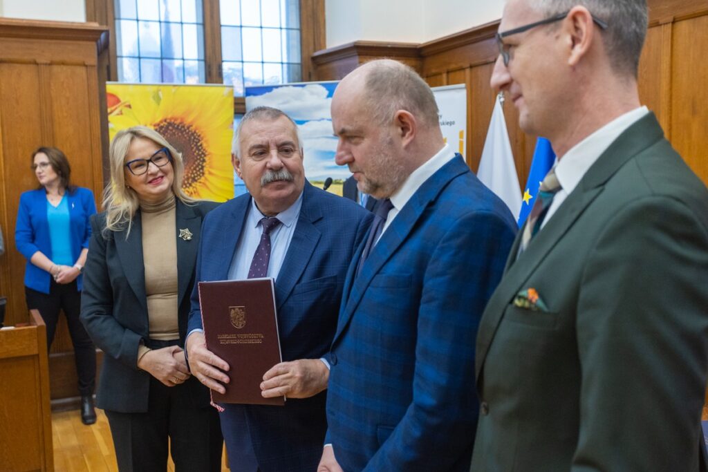 Wręczenie umów RPO i PROW, 11 grudnia 2023, fot. Mikołaj Kuras dla UMWKP