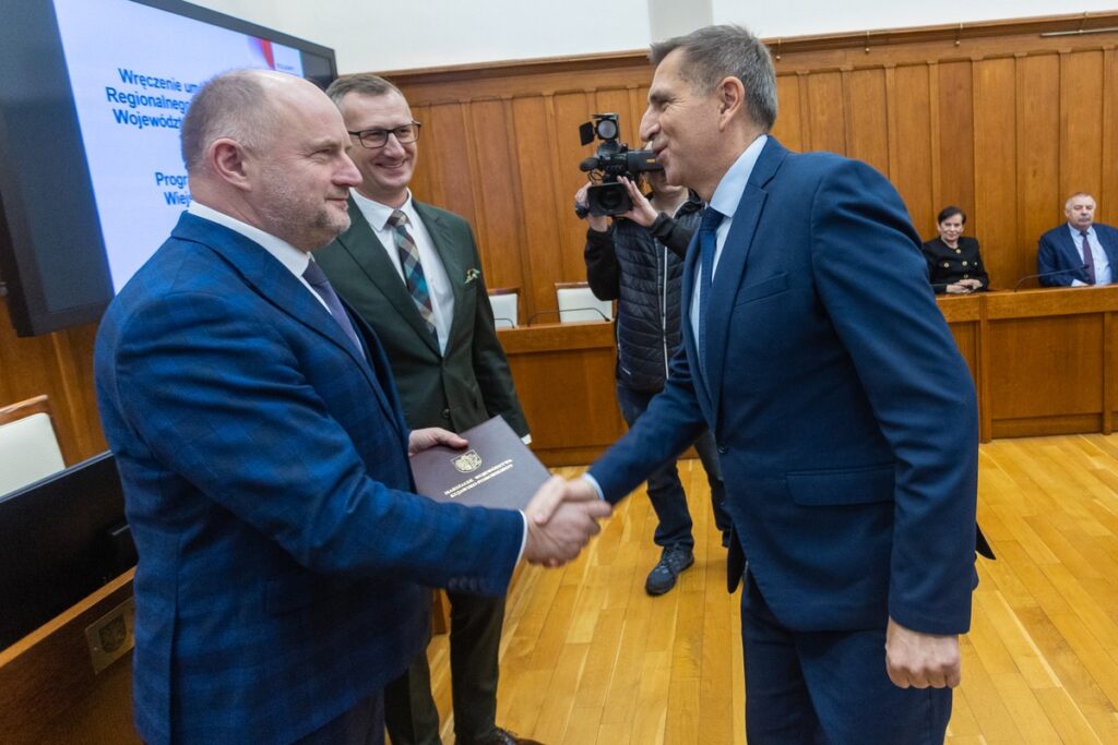 Wręczenie umów RPO i PROW, 11 grudnia 2023, fot. Mikołaj Kuras dla UMWKP