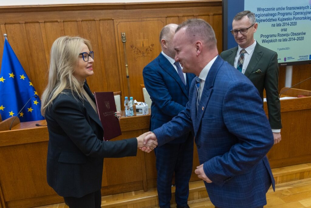 Wręczenie umów RPO i PROW, 11 grudnia 2023, fot. Mikołaj Kuras dla UMWKP