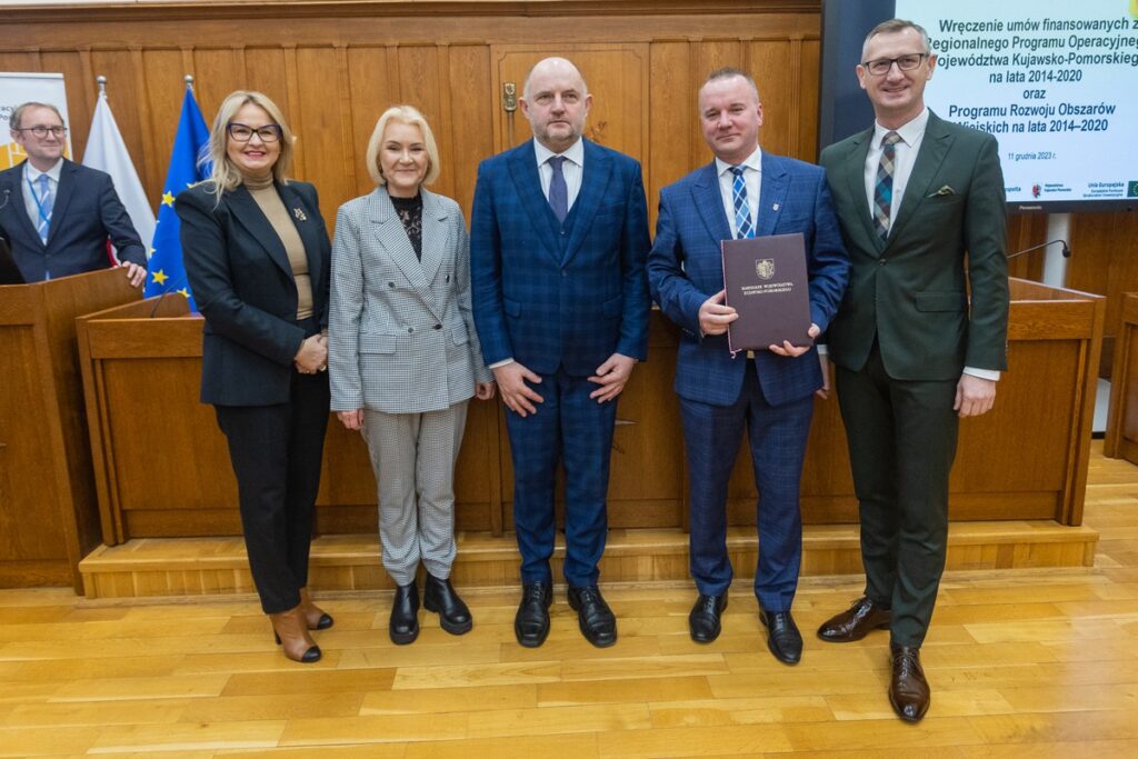 Wręczenie umów RPO i PROW, 11 grudnia 2023, fot. Mikołaj Kuras dla UMWKP