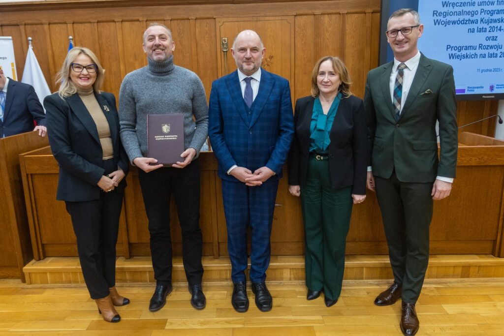Wręczenie umów RPO i PROW, 11 grudnia 2023, fot. Mikołaj Kuras dla UMWKP