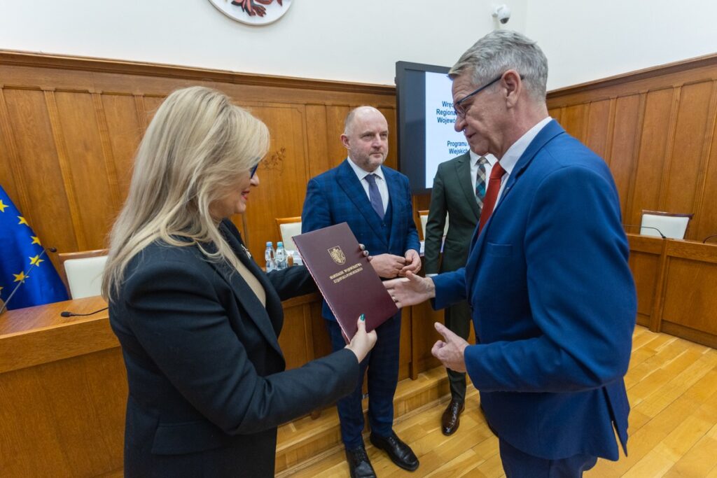 Wręczenie umów RPO i PROW, 11 grudnia 2023, fot. Mikołaj Kuras dla UMWKP