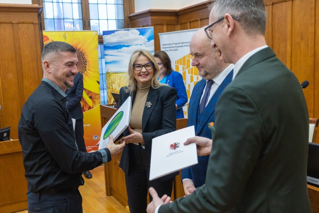 Wręczenie umów RPO i PROW, 11 grudnia 2023, fot. Mikołaj Kuras dla UMWKP