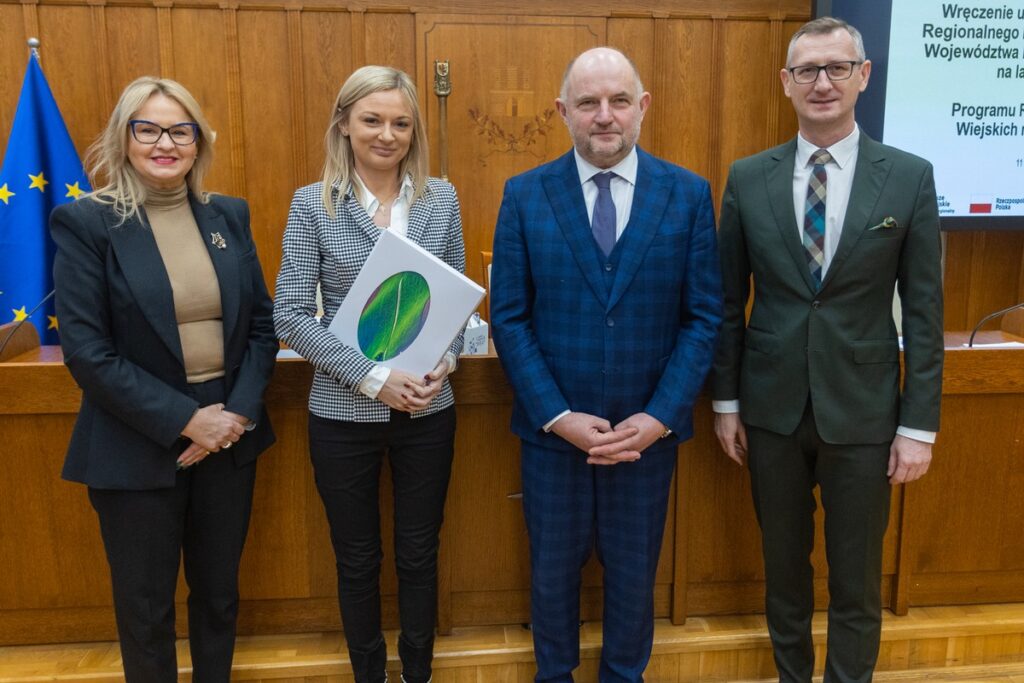 Wręczenie umów RPO i PROW, 11 grudnia 2023, fot. Mikołaj Kuras dla UMWKP