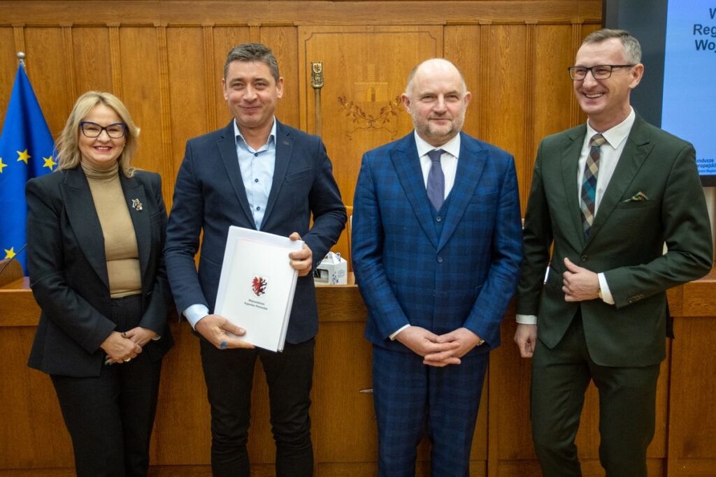 Wręczenie umów RPO i PROW, 11 grudnia 2023, fot. Mikołaj Kuras dla UMWKP