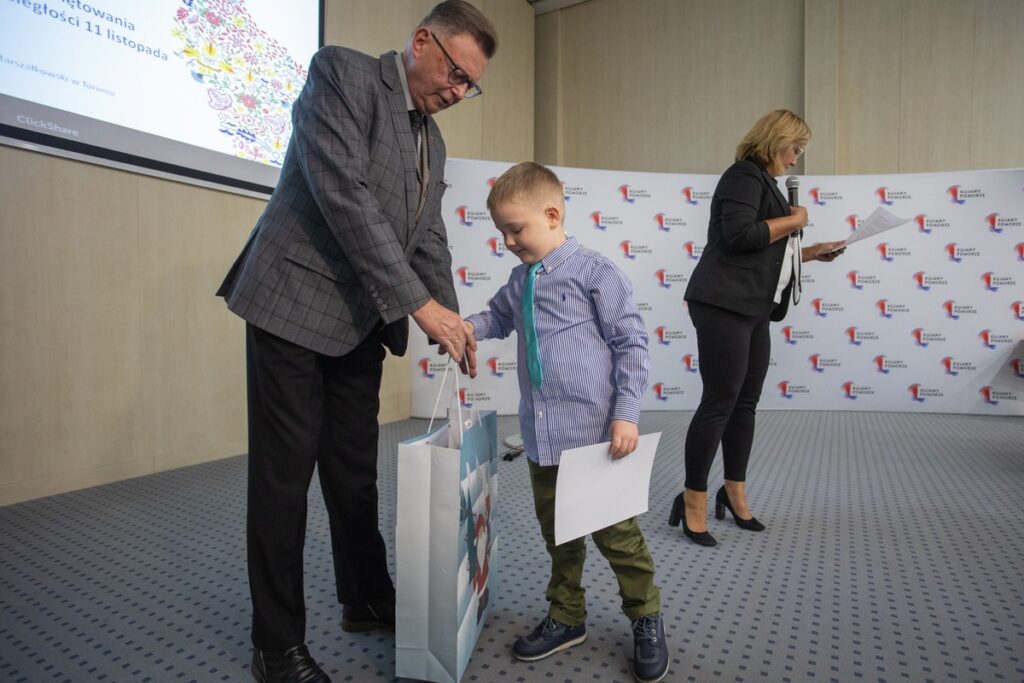 Wręczenie nagród w konkursach gęsinowych. Fot. Mikołaj Kuras dla UMWKP